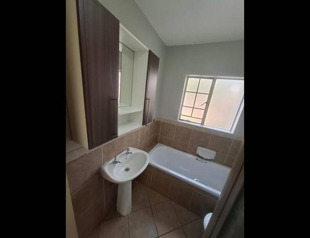 2 BEDROOM PROPERTY TO RENT IN MOOIKLOOF RIDGE ESTATE
